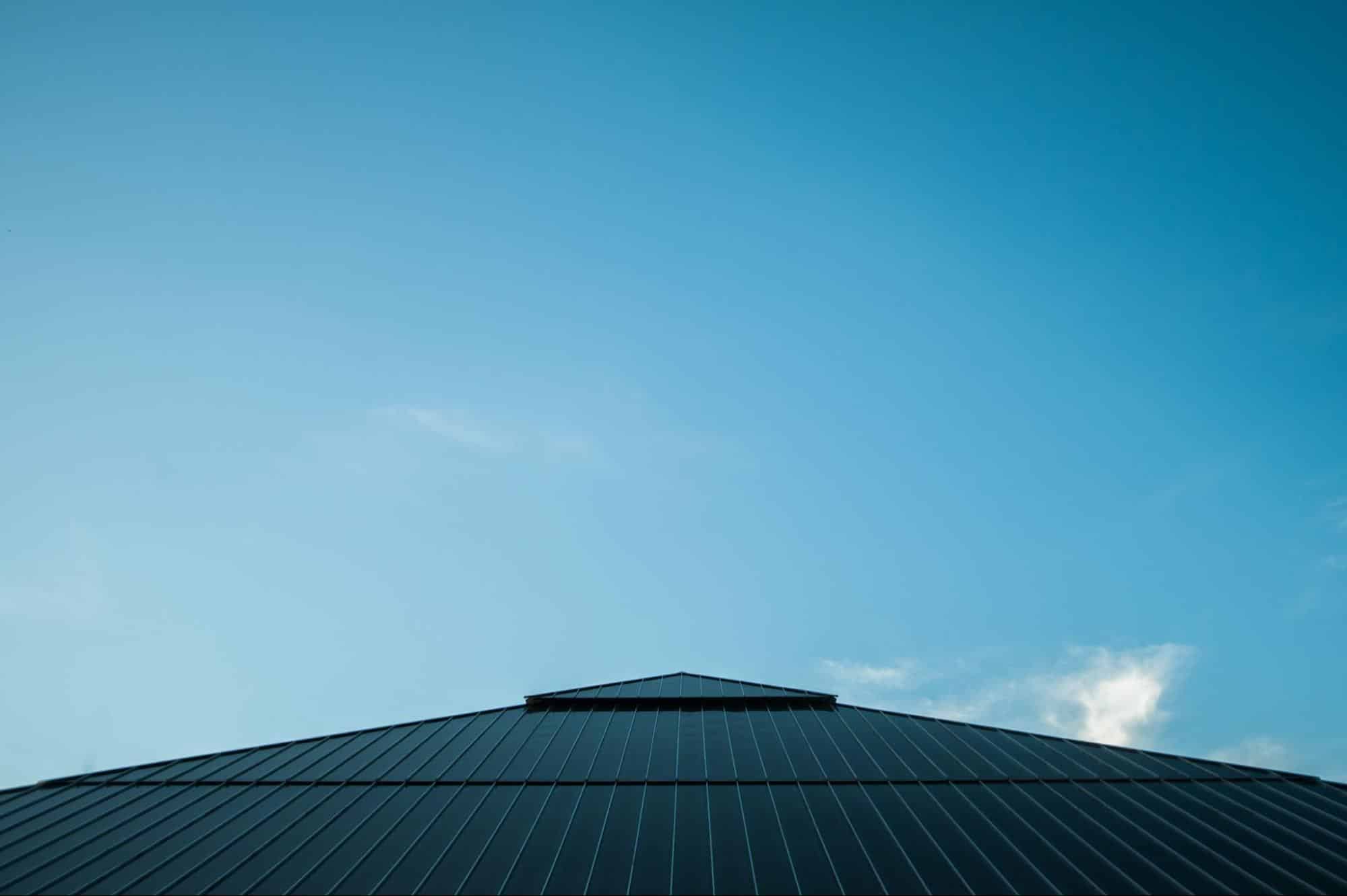 roof under blue sky